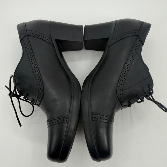 CLARKS Lace Up Ankle Boot Size 8 Womens Black Block Heel Witchy Brogue Retro - Picture 3 of 8